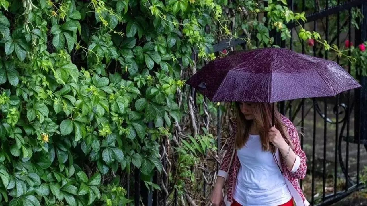 Meteoroloji uyardı: İstanbul ve Bursa'ya sağanak, Karadeniz'de kuvvetli yağış! Rüzgar fırtına şiddetinde 7
