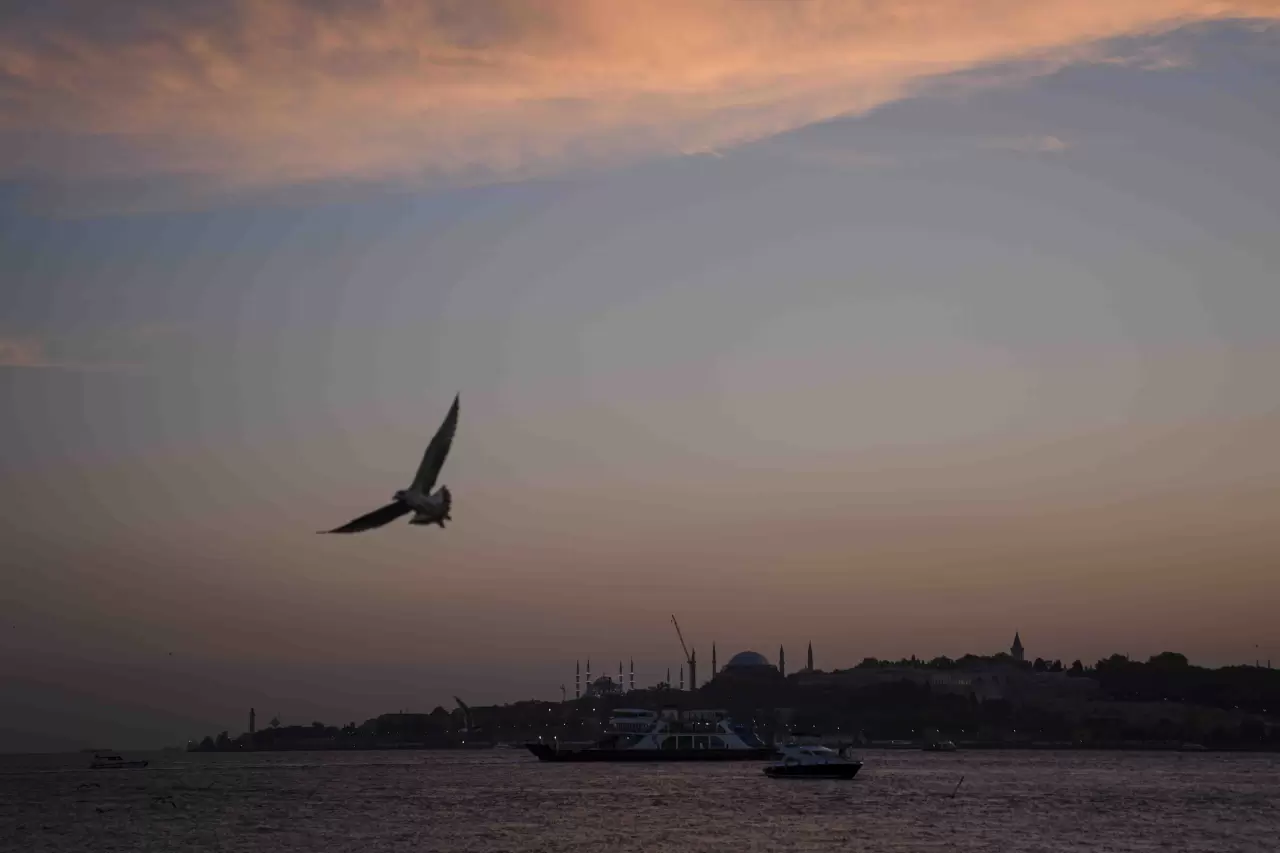 İstanbul’da gün batımı mest etti! Kız Kulesi eşliğinde büyüleyici manzara 5