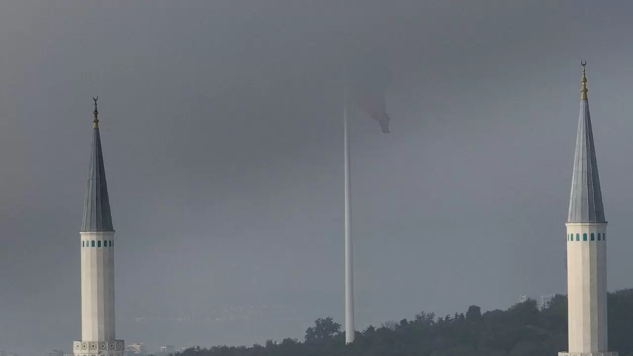 Büyük Çamlıca Camisi sis denizinin içinde kaldı! 3