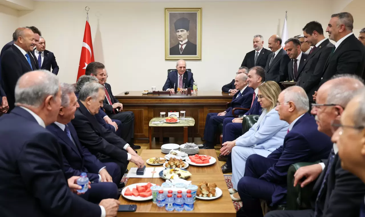 MHP Lideri Bahçeli'den TBMM Başkanı Kurtulmuş'a hediye 8
