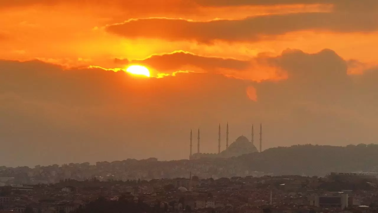 Kız Kulesi ve gün doğumu aynı karede 1