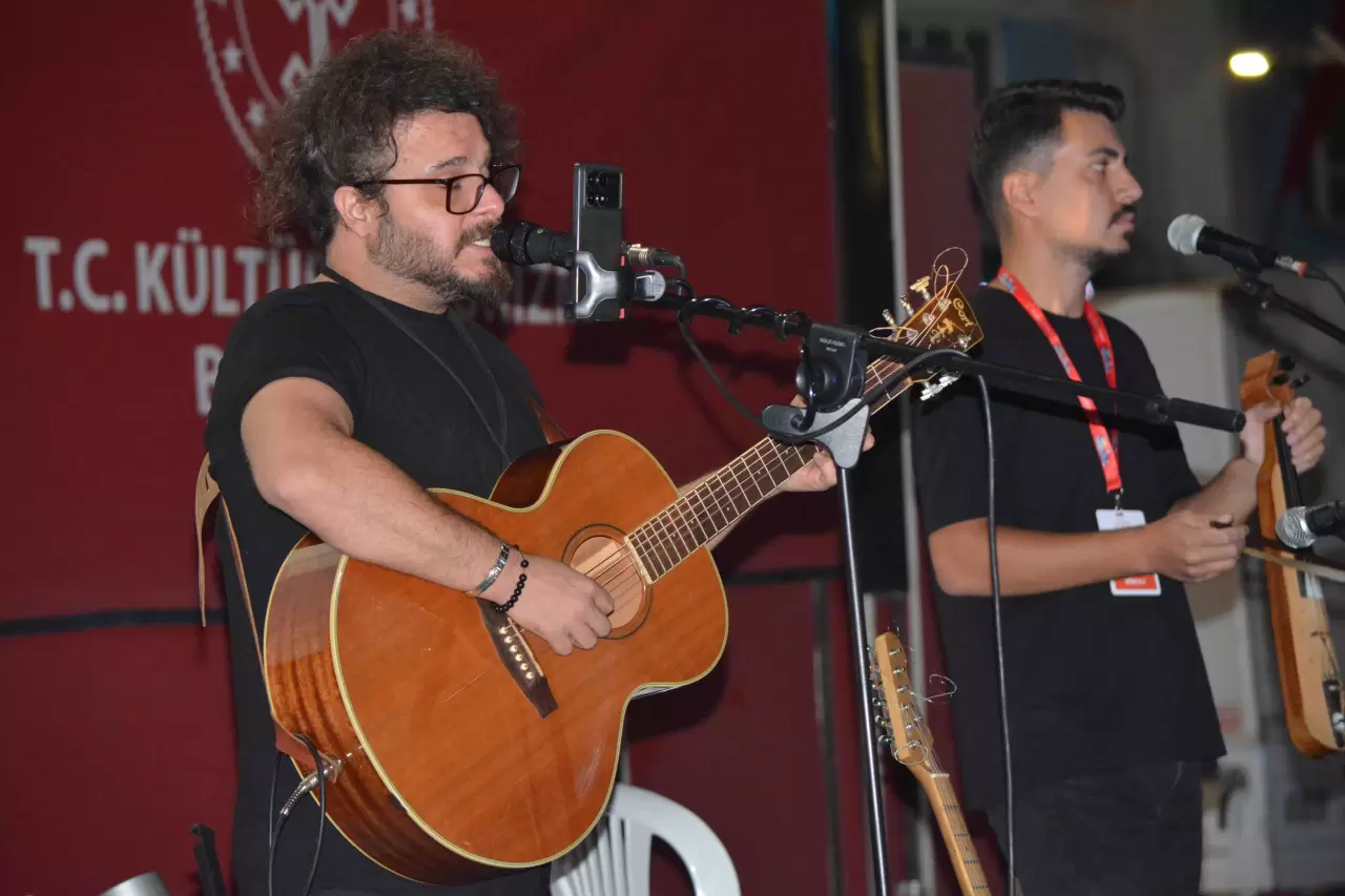 Çorum'da nostaljik akşam: Açık havada konser ve sinema keyfi 4