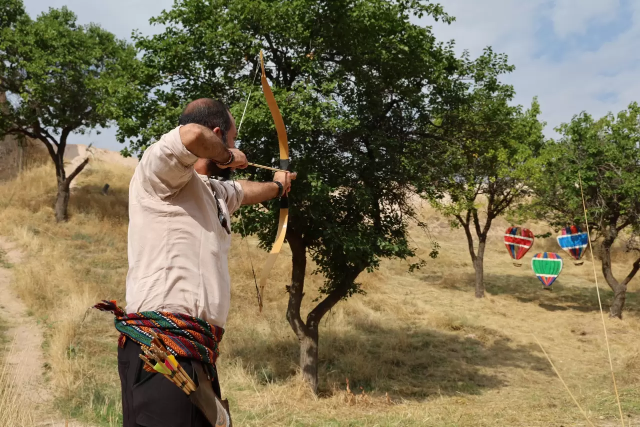 Kapadokya’da oklar hedefe uçtu! 10