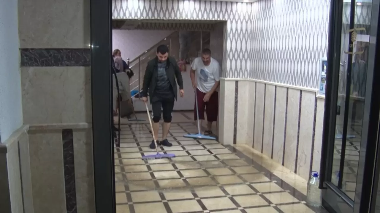 Ankara’da sağanak sonrası kanalizasyon taştı 4