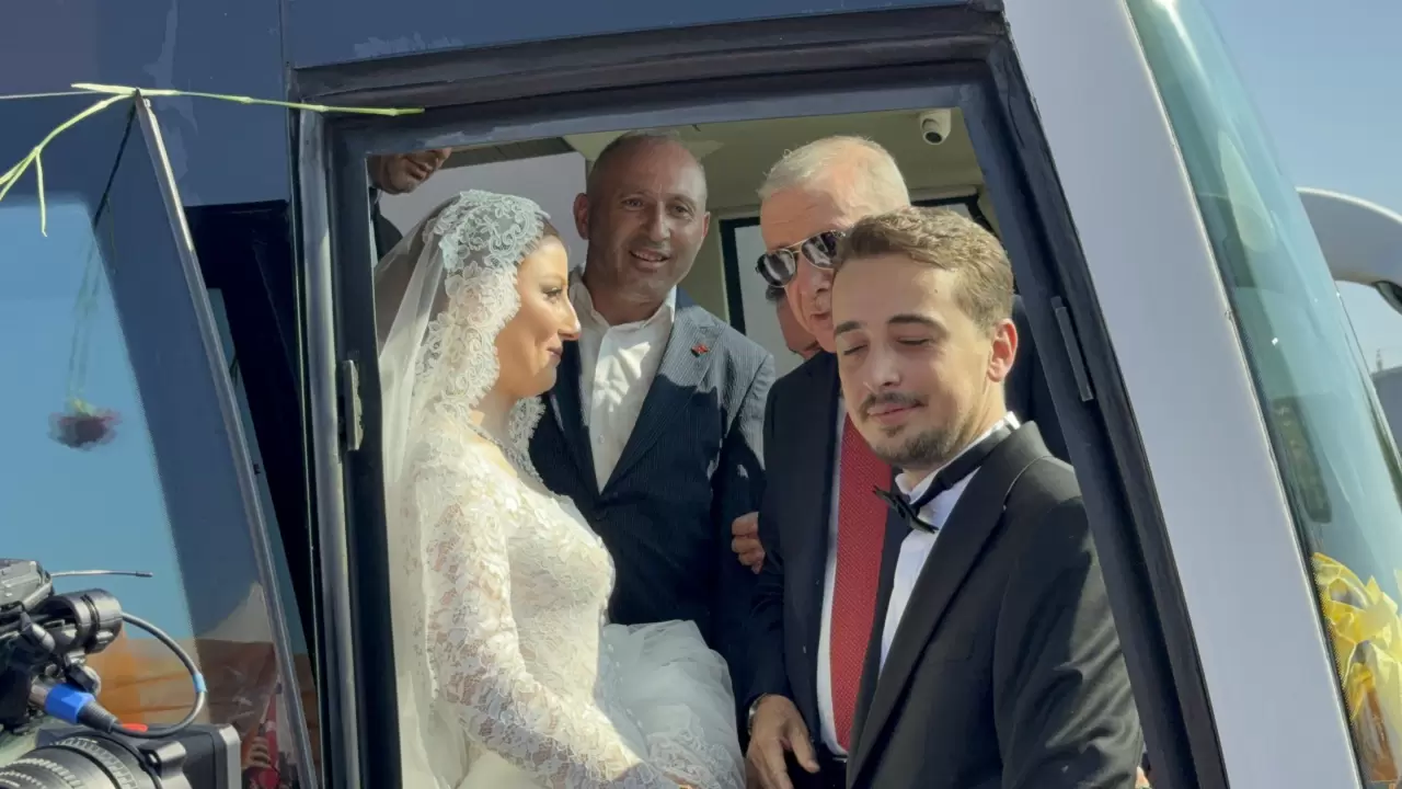 Düğün salonu yerine Erdoğan'ın yolunu tuttular 1