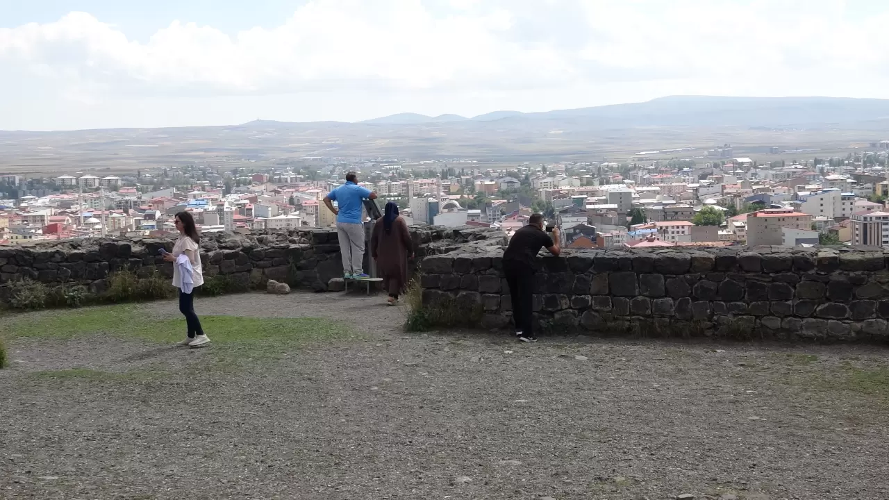 Kars’taki 900 yıllık yapı görenleri hayran bırakıyor! 7