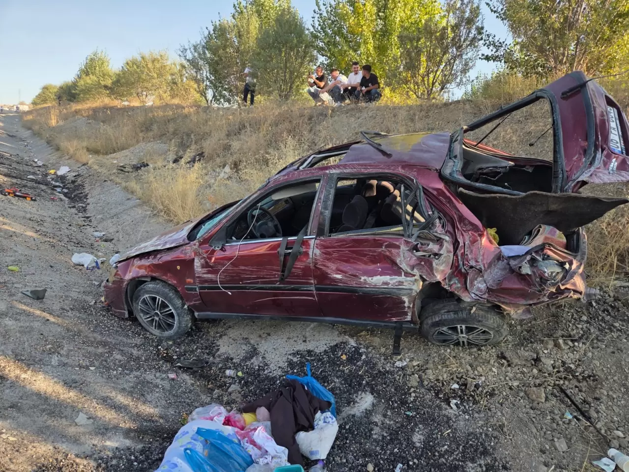 Elmadağ'da karşı şeride geçen otomobil dehşet saçtı 5