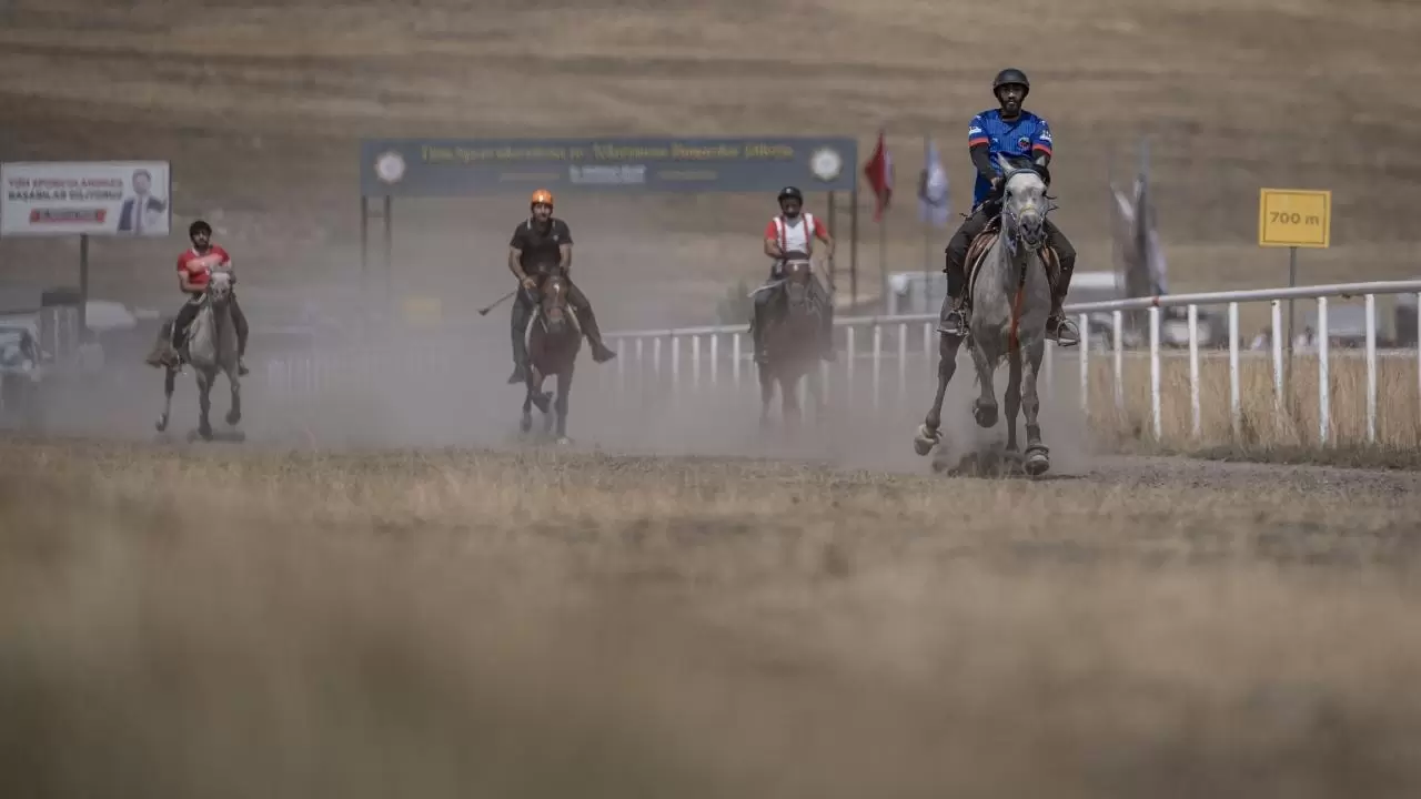 Rahvan atlar Erzurum’da piste çıktı! 20 ilden 120 sporcu yarıştı 1