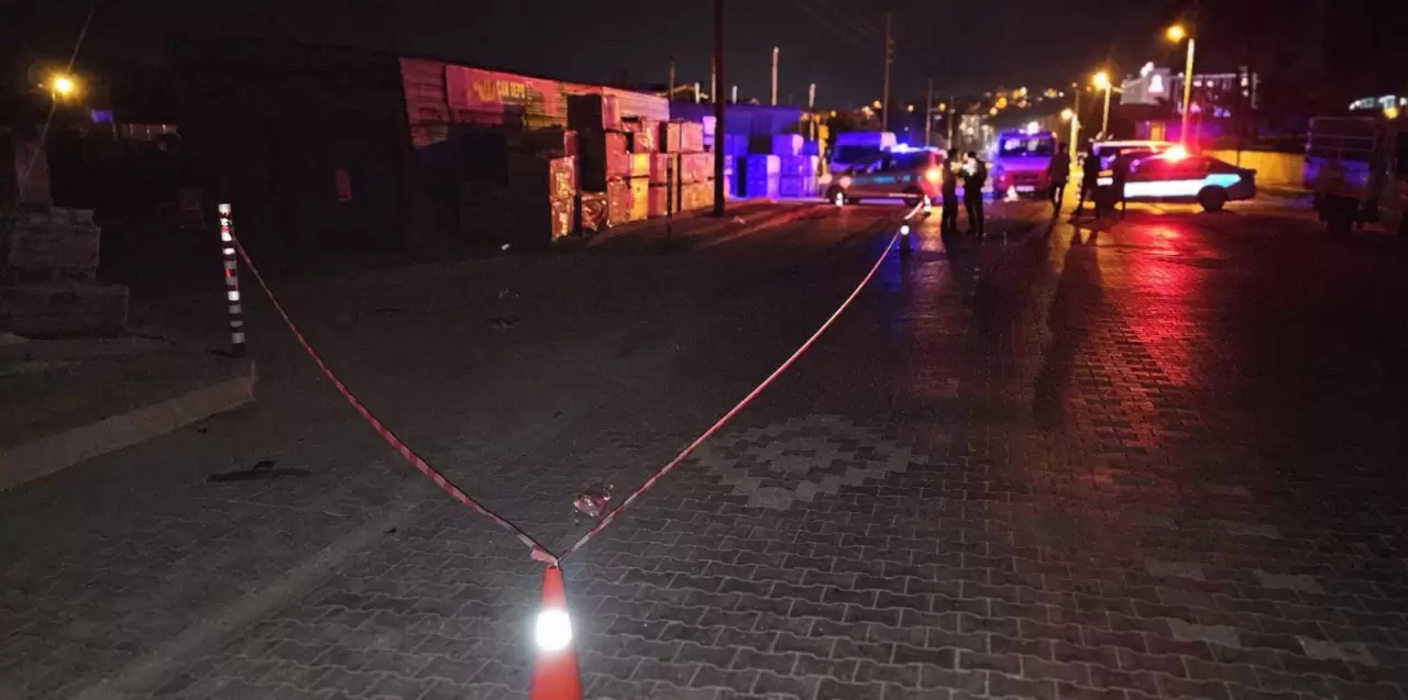 Çanakkale'de kontrolden çıkan araç aileye çarptı 3