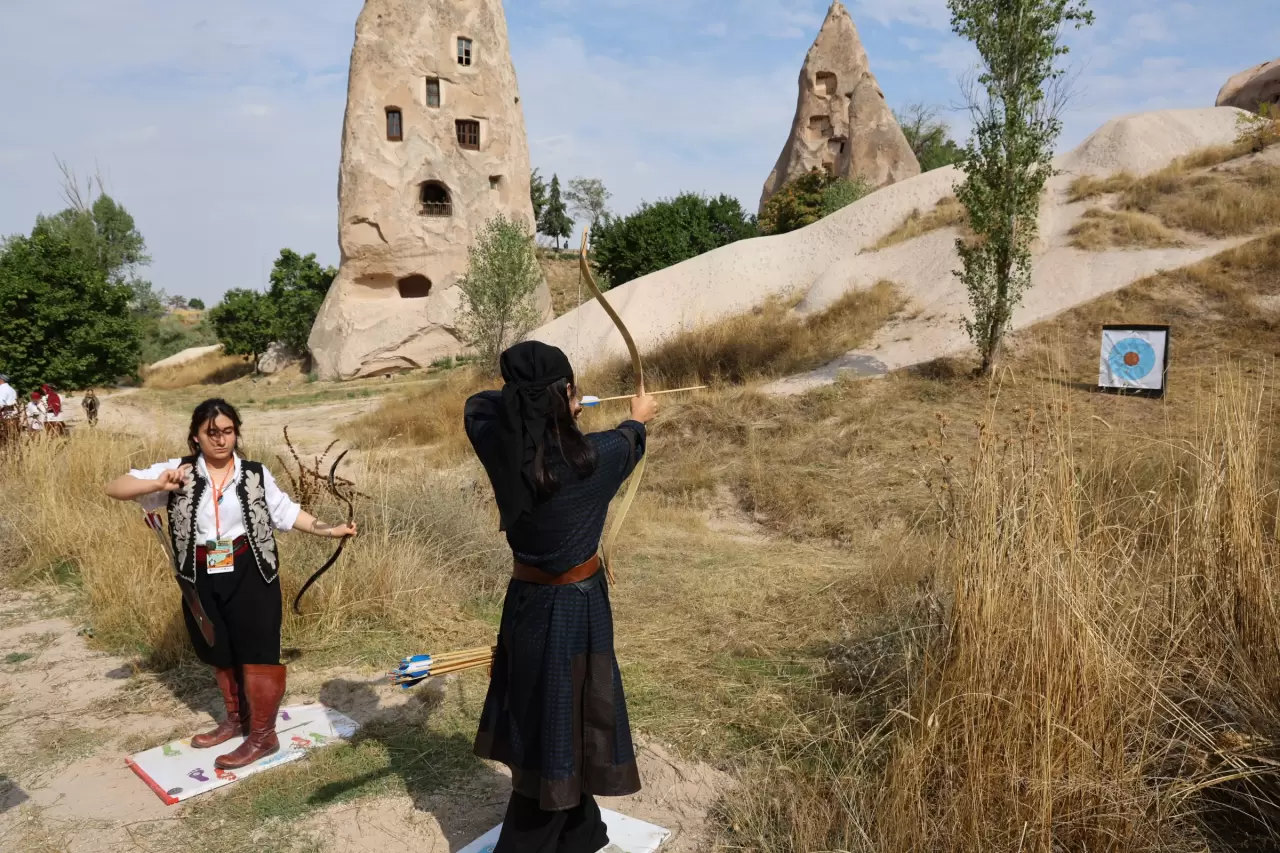 Kapadokya’da oklar hedefe uçtu! 1