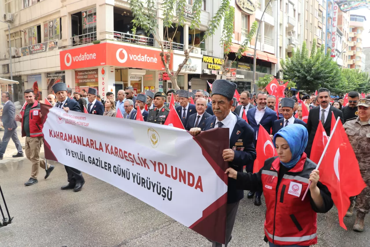 Diyarbakır'da Gaziler Günü'nde anlamlı yürüyüş! 7