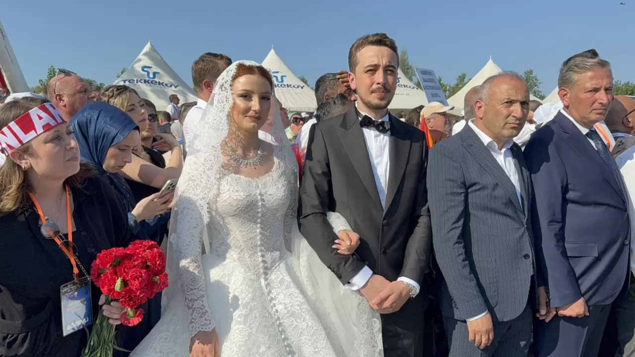 Düğün salonu yerine Erdoğan'ın yolunu tuttular 5