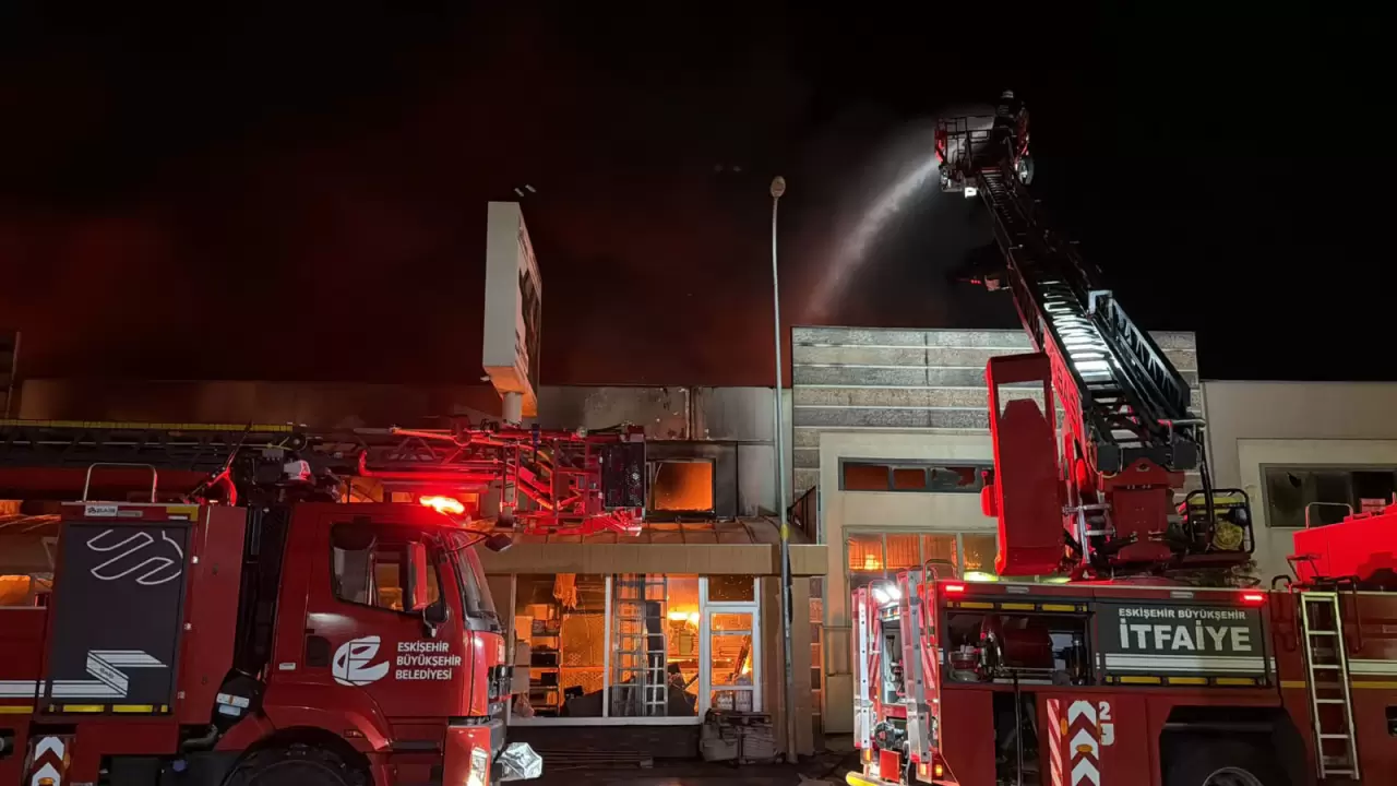 Eskişehir'de korkutan sanayi yangını 10