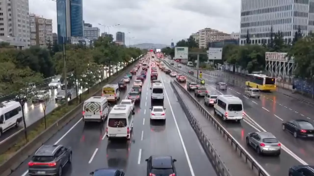 İstanbul’da yağmur trafiği vurdu 4