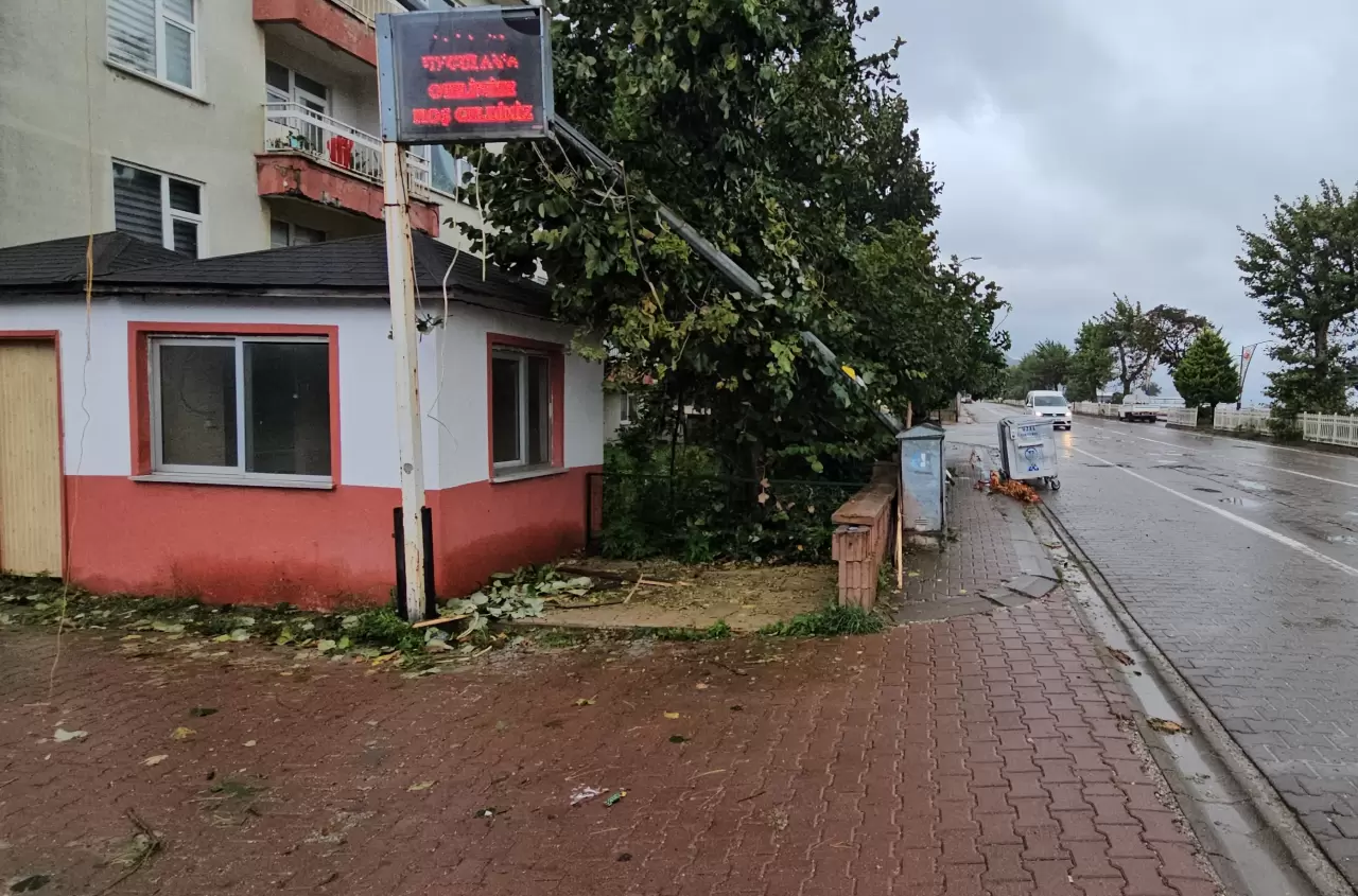 Kastamonu’da kuvvetli rüzgar etkili oldu 2