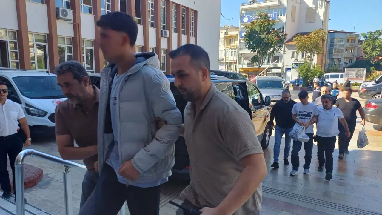 Lisenin önünde pompalı tüfekle dolaştılar! 3 şüpheli adliyede 1