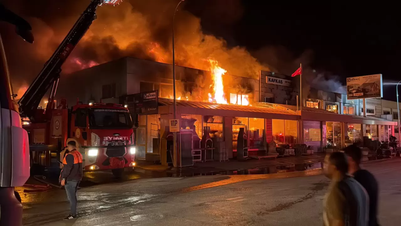 Eskişehir'de korkutan sanayi yangını 3