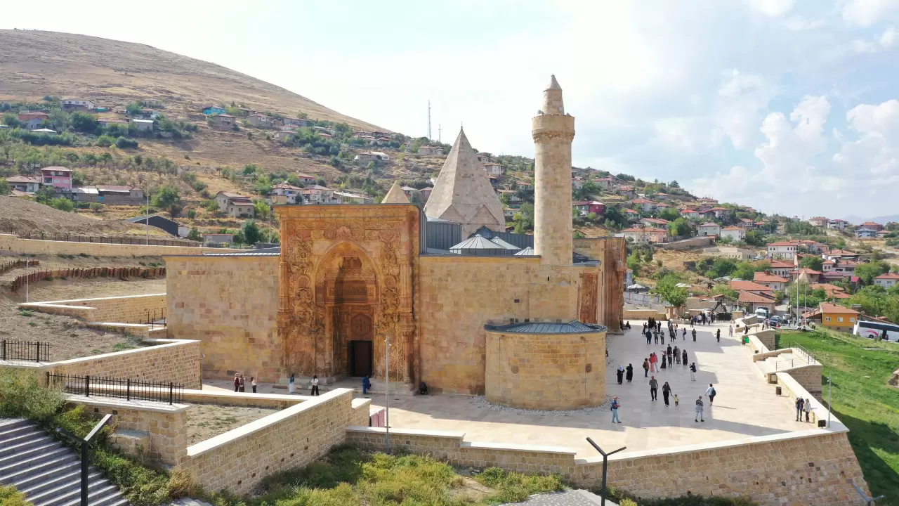 Divriği Ulu Camii’ne ziyaretçi akını: 9 ayda 400 bin kişi 1