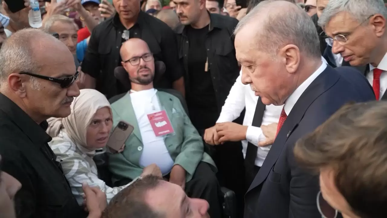 Cumhurbaşkanı Erdoğan engelli genci duygulandırdı 6