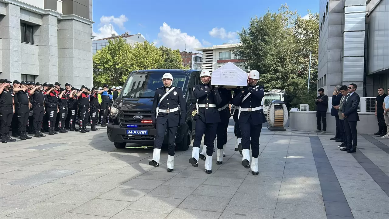 Şehit polisin babası cenazeye tekerlekli sandalyeyle katıldı 6