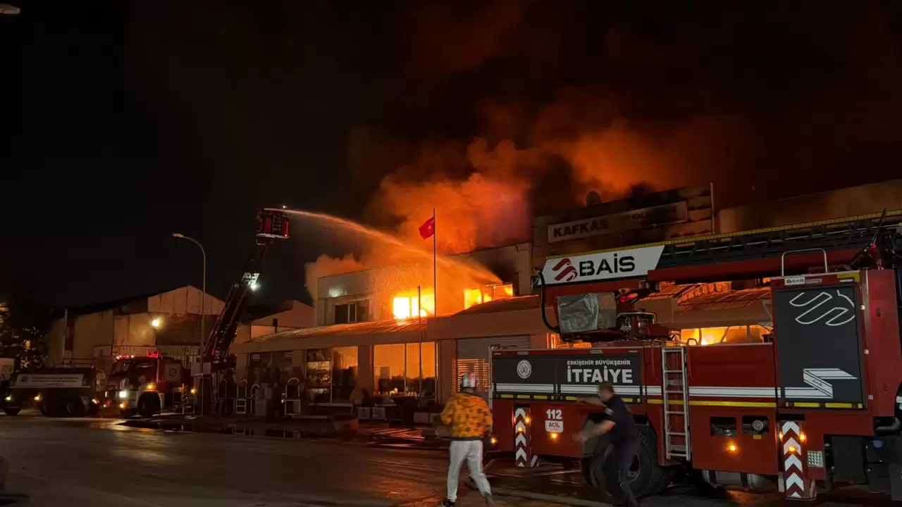 Eskişehir'de korkutan sanayi yangını 12