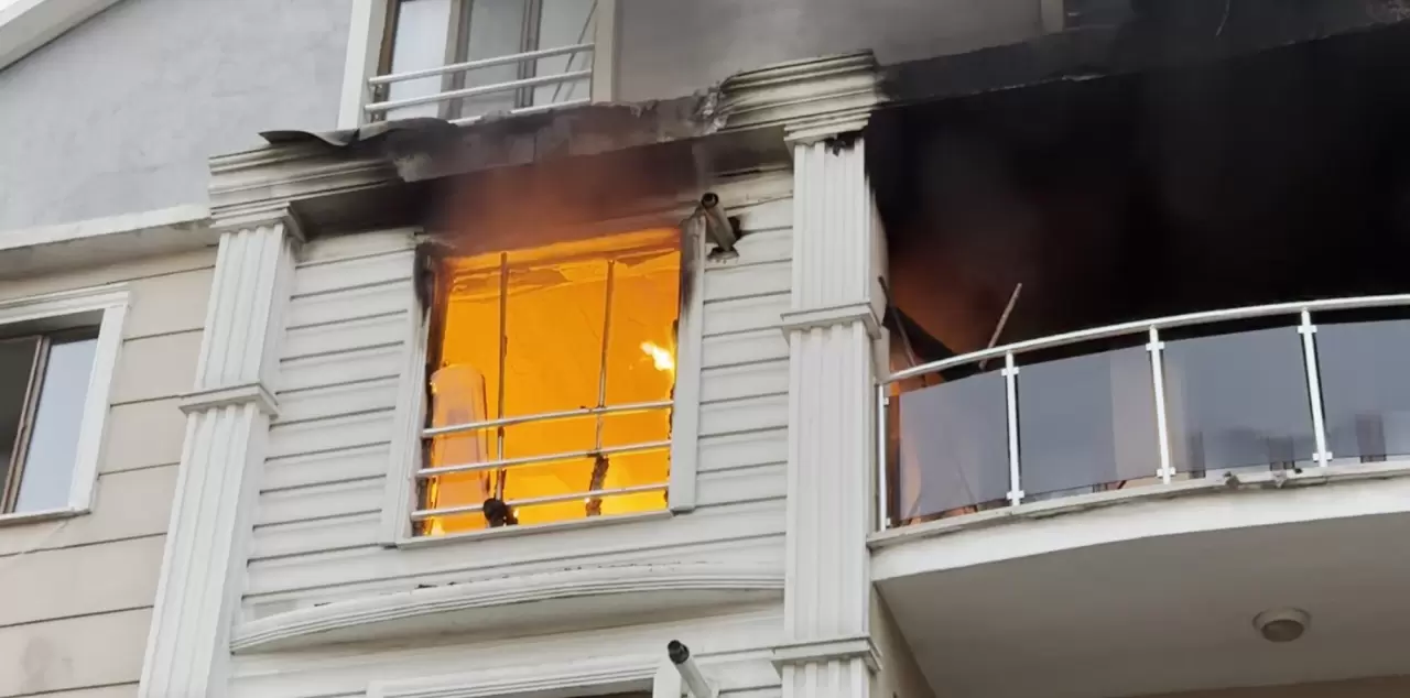 Iğdır'da alevler apartmanı sardı 5