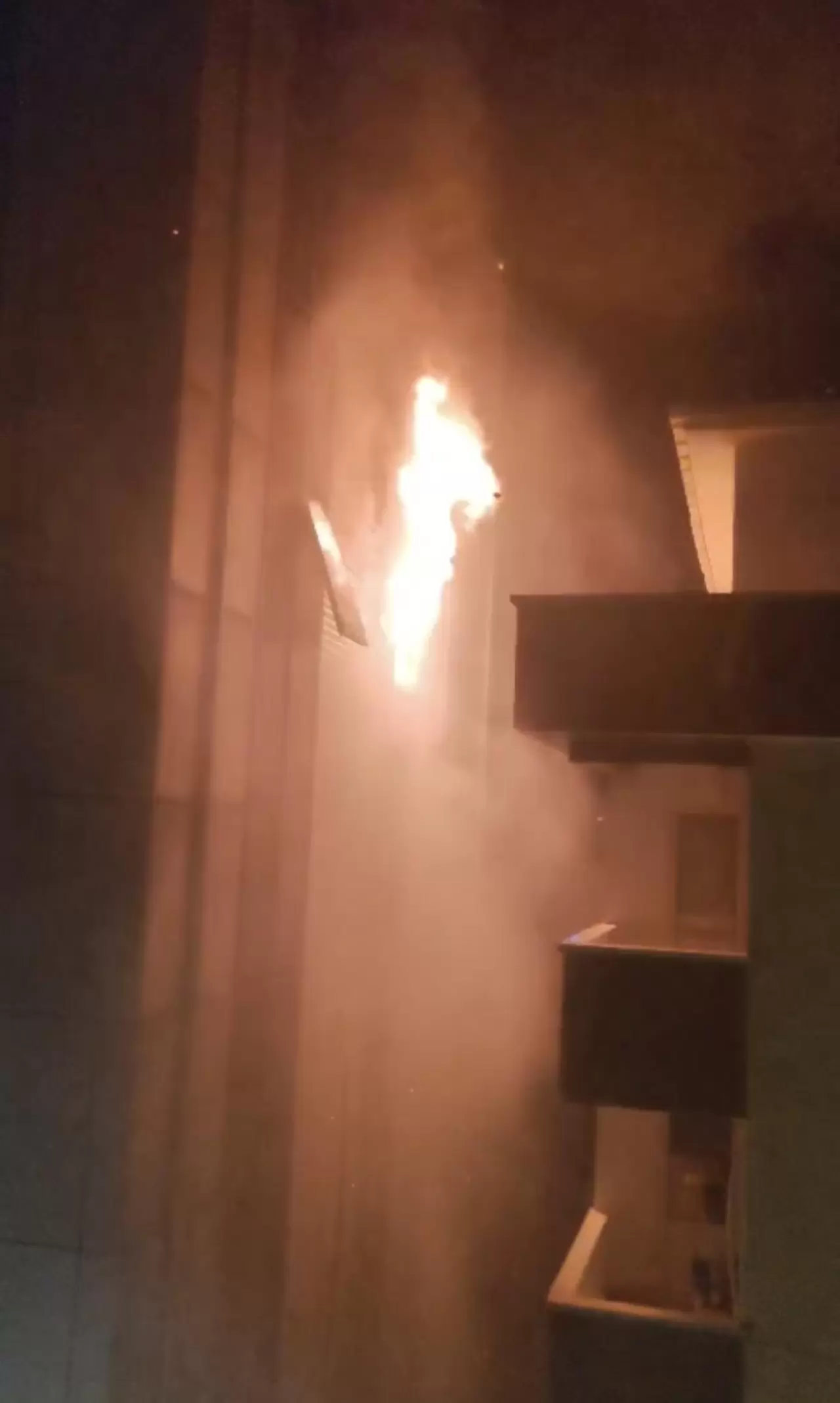 Beykoz’da 7 katlı plazada yangın 4