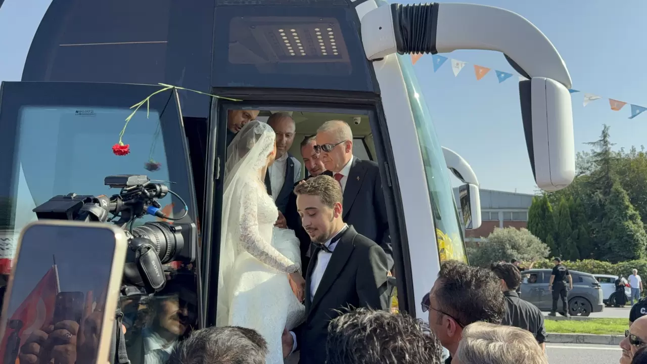 Düğün salonu yerine Erdoğan'ın yolunu tuttular 2