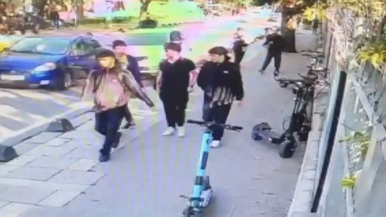 Otomobil 4 öğrenciye çarptı 9