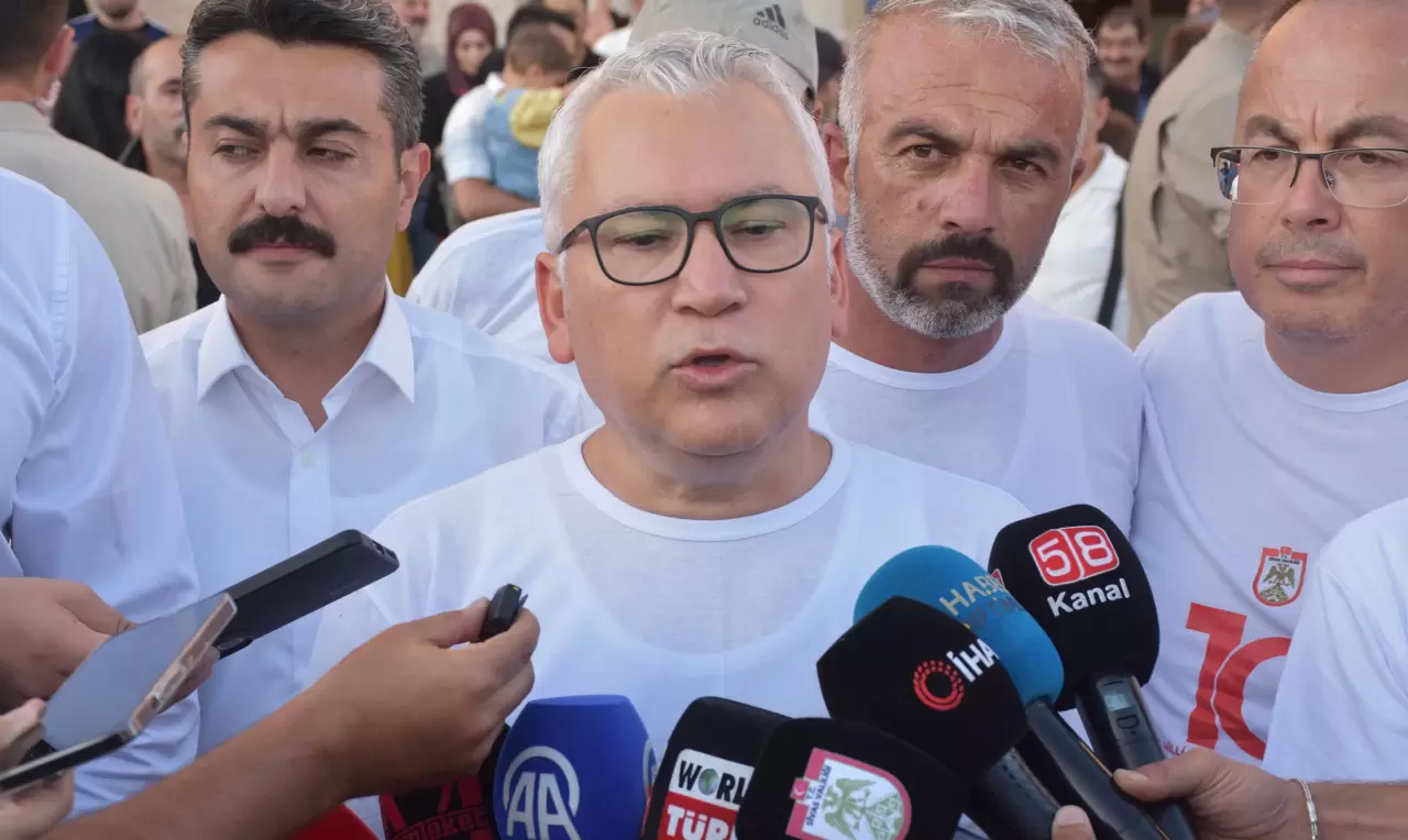 Sivas Kongresi coşkusu sokağa taştı: 1058 kişilik halay 9
