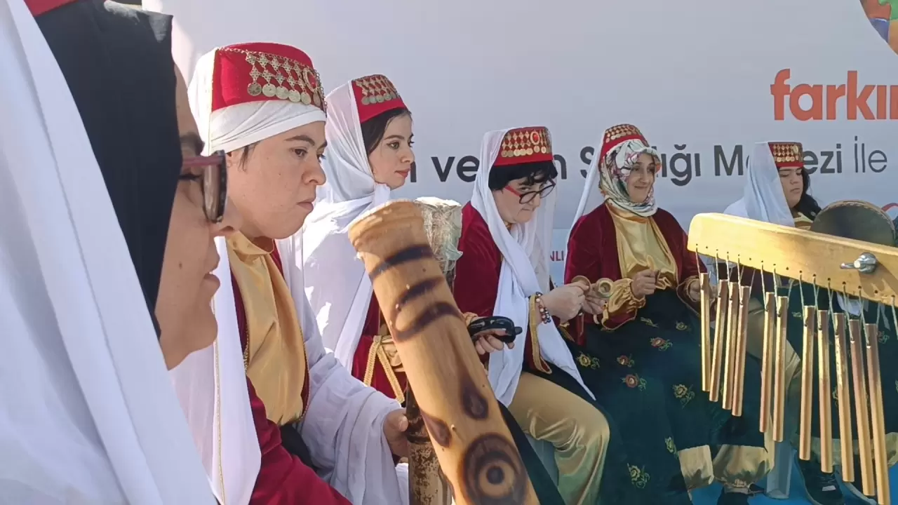 Otizmli çocuklar yöresel türkülerle sahne aldı! 5