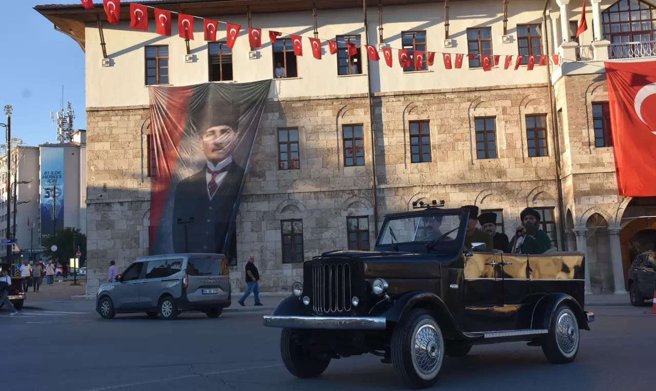 Tarihi gün yeniden yaşandı: Atatürk'ün Sivas'a gelişi canlandırıldı 4