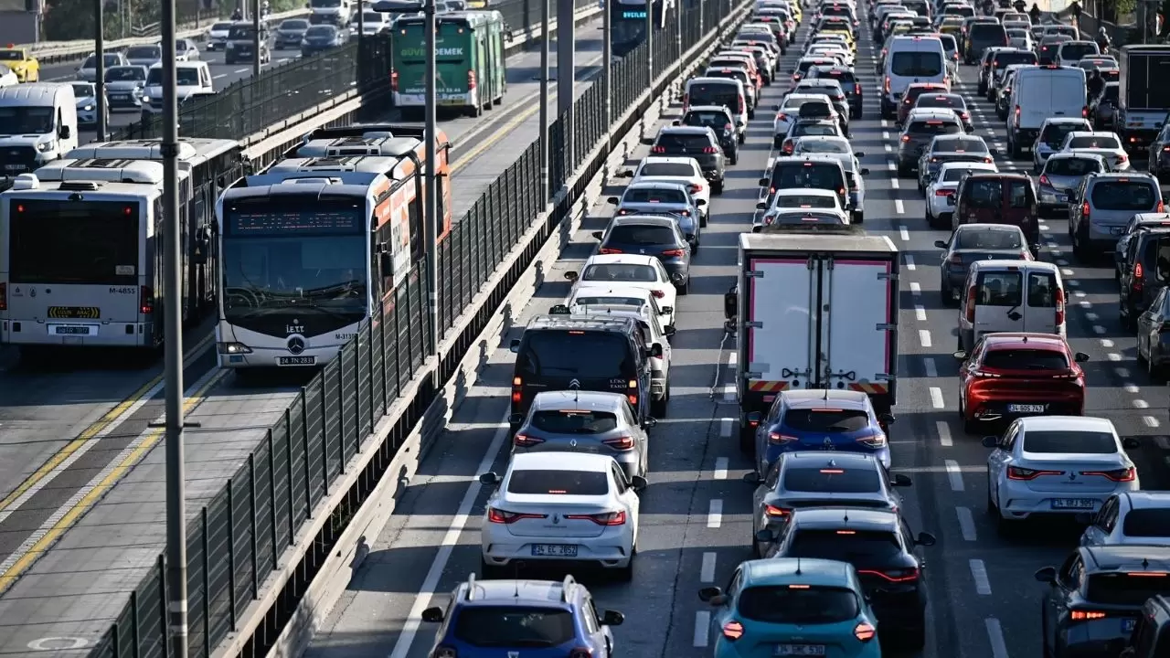 Sabah saatlerinde kent genelinde yoğunluk yüzde 56'ya ulaştı 5