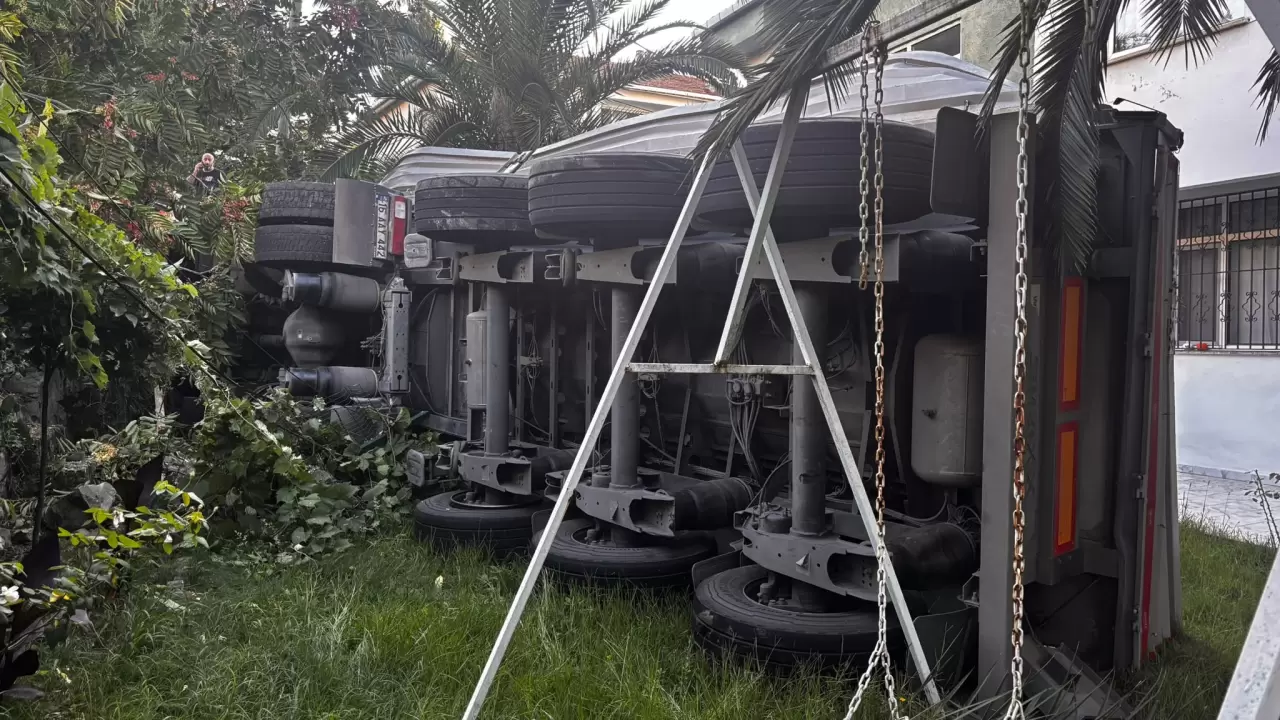Düzce'deki kazada ölen 4 kişinin kimliği belirlendi 4
