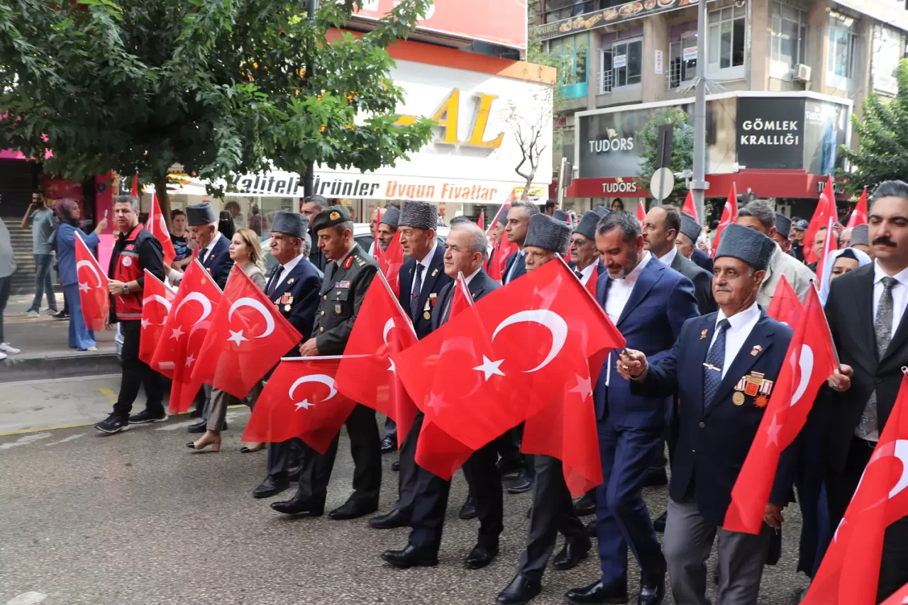 Diyarbakır'da Gaziler Günü'nde anlamlı yürüyüş! 4