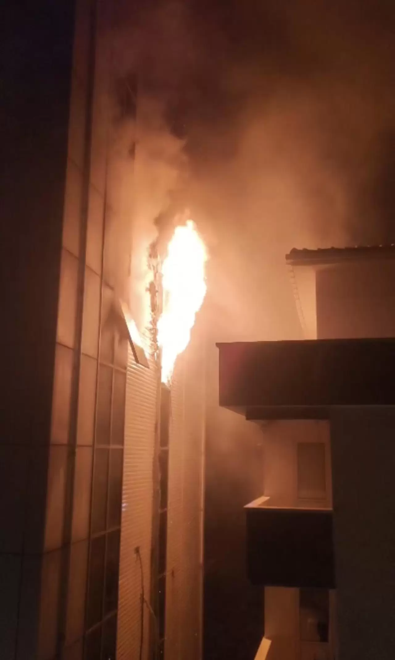 Beykoz’da 7 katlı plazada yangın 3