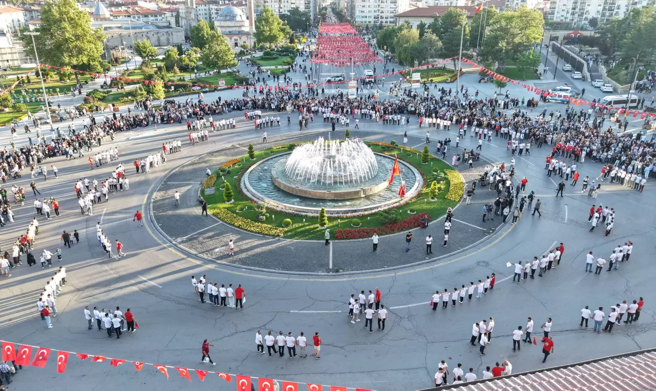 Sivas Kongresi coşkusu sokağa taştı: 1058 kişilik halay 2
