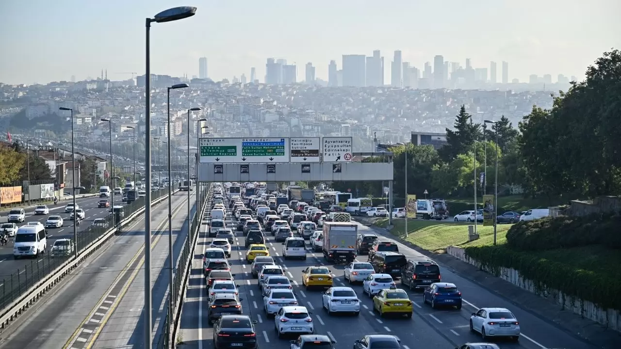 Sabah saatlerinde kent genelinde yoğunluk yüzde 56'ya ulaştı 7