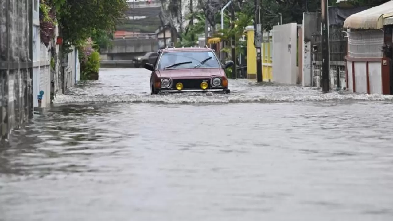 Bangkok’u sel vurdu: 5 bin kişi tahliye edildi 1