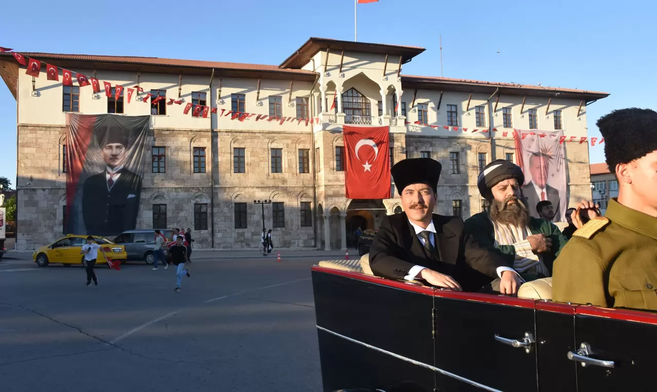 Tarihi gün yeniden yaşandı: Atatürk'ün Sivas'a gelişi canlandırıldı 6