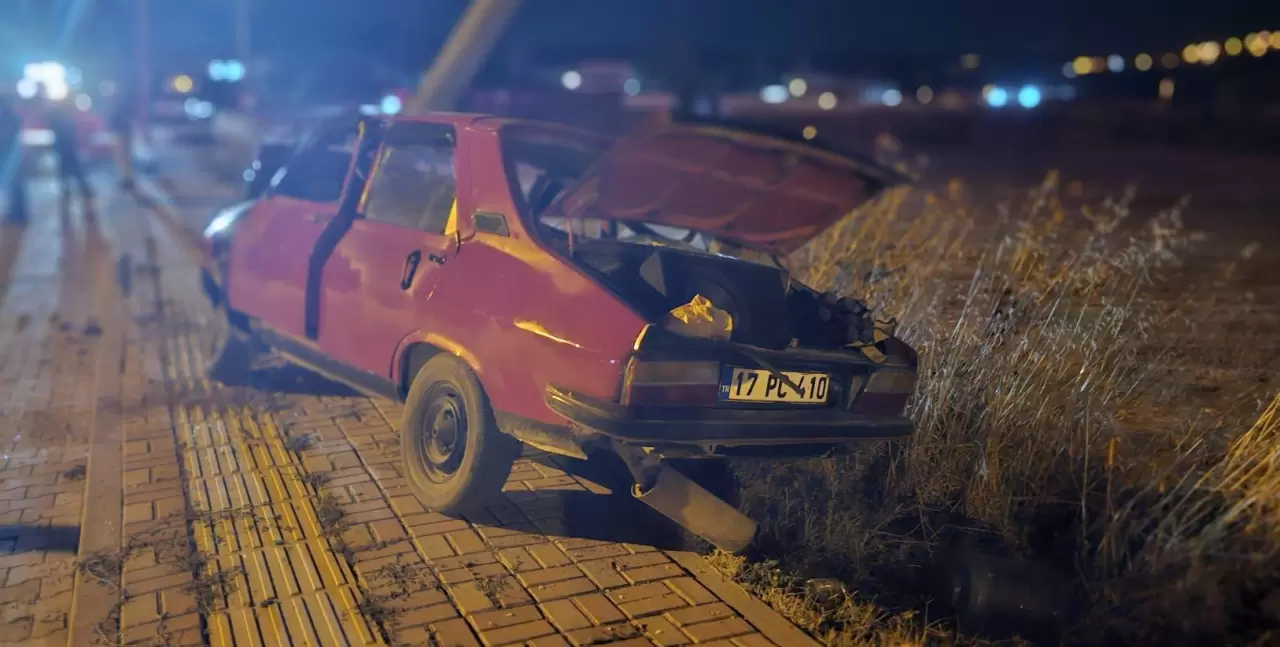 Çanakkale'de kontrolden çıkan araç aileye çarptı 2