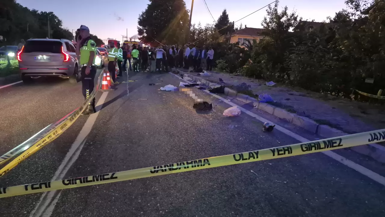 Düzce'deki kazada ölen 4 kişinin kimliği belirlendi 6