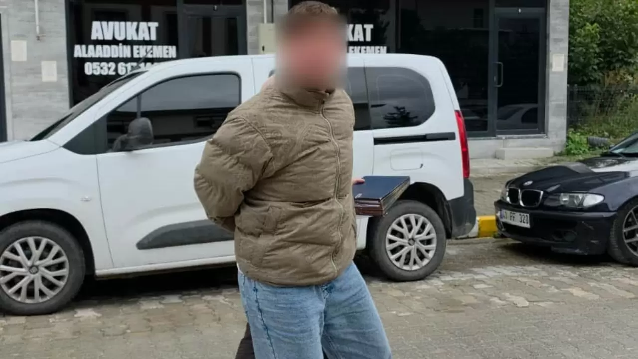 Akyazı'da ev soygunu şüphelisi 2 kişi tutuklandı! 4