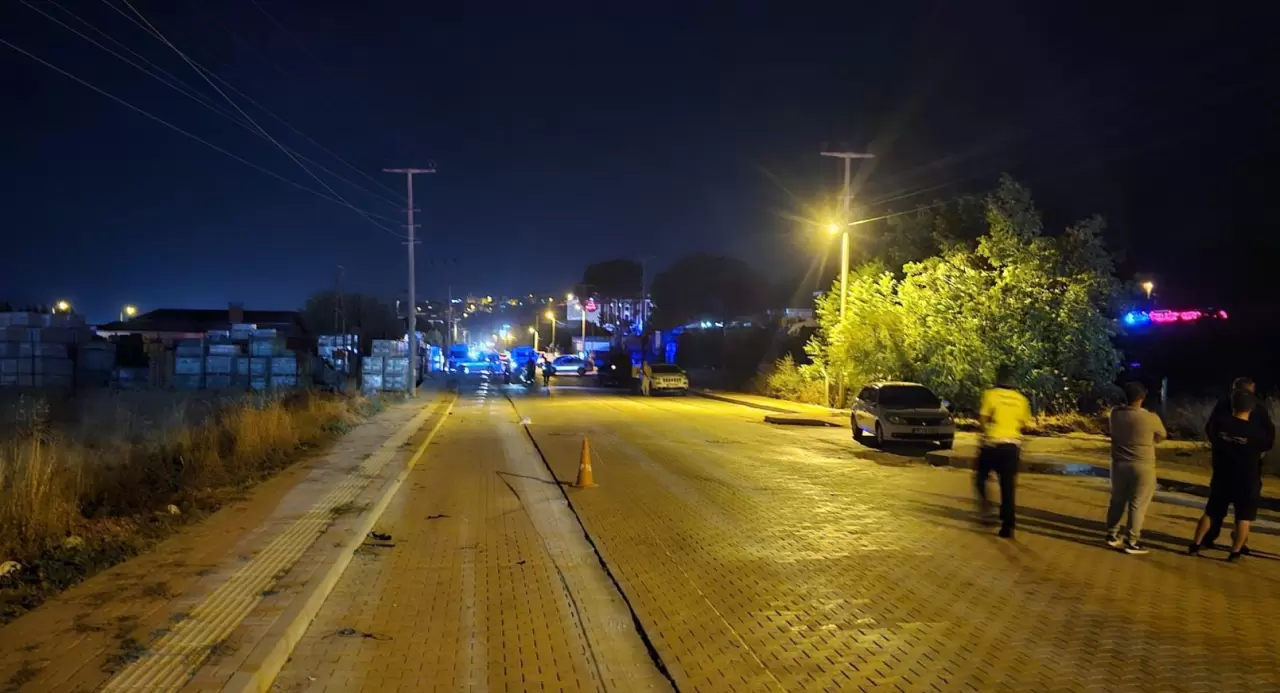 Çanakkale'de kontrolden çıkan araç aileye çarptı 5