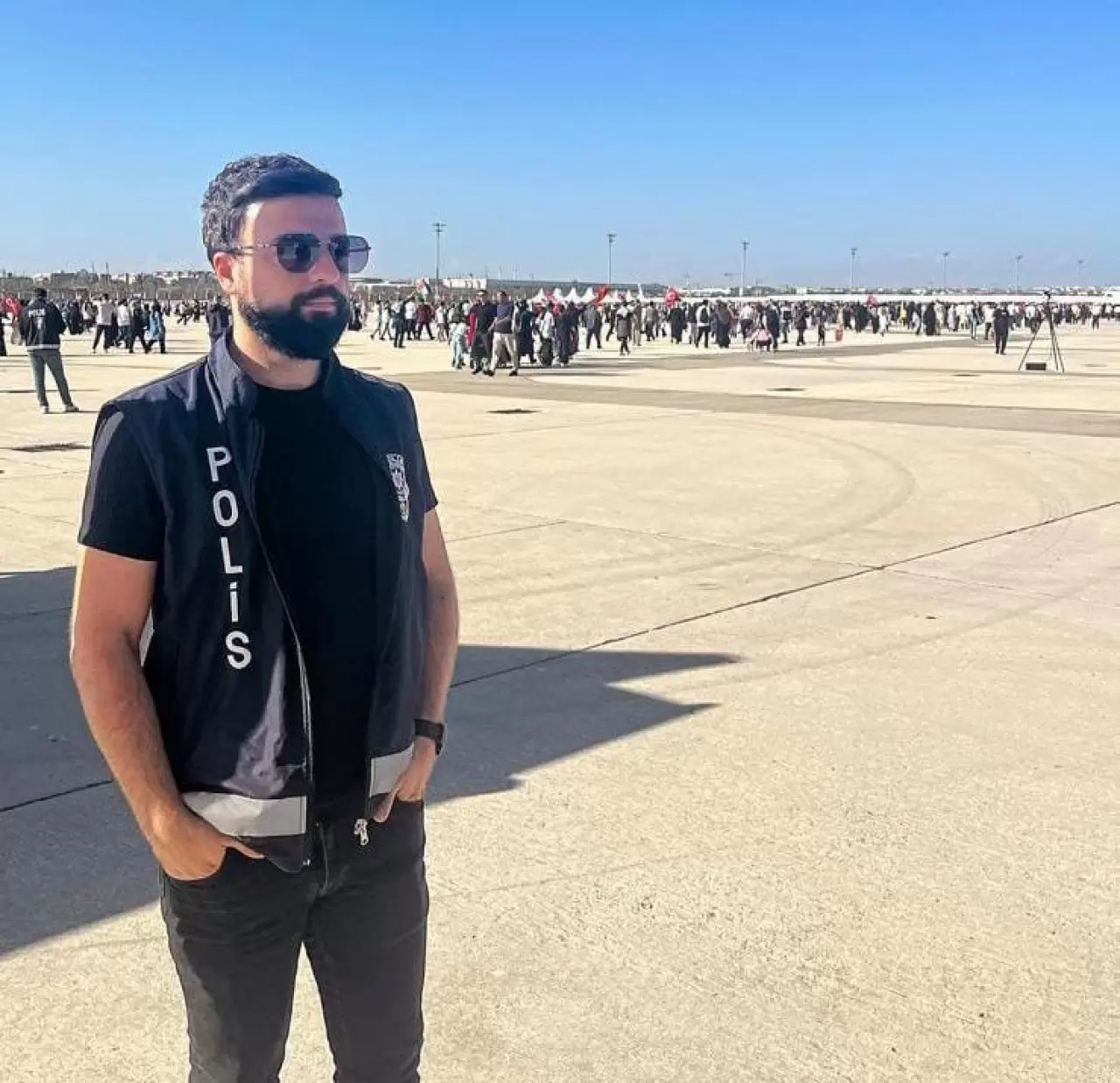 Şehit polisin babası cenazeye tekerlekli sandalyeyle katıldı 1