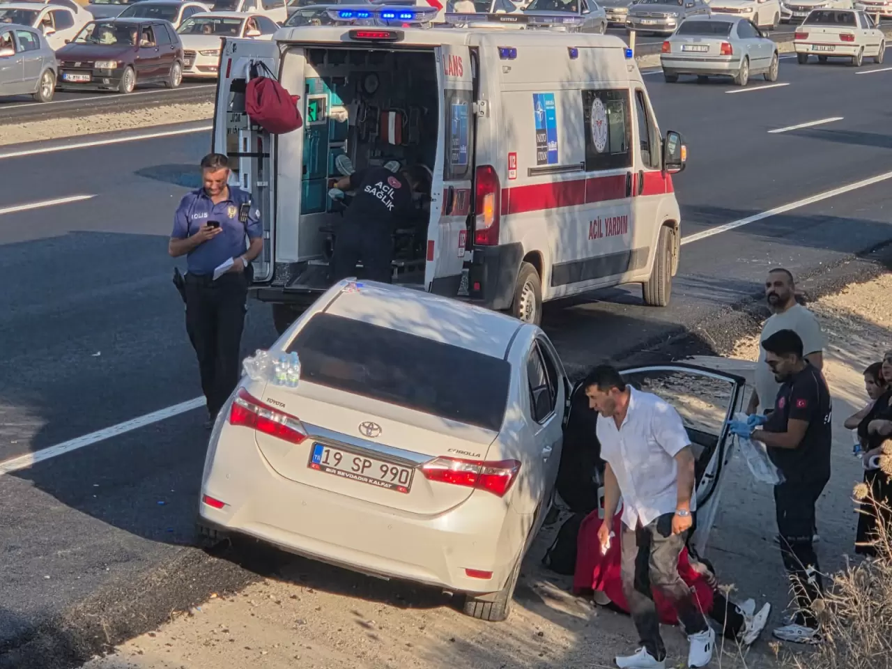 Elmadağ'da karşı şeride geçen otomobil dehşet saçtı 4