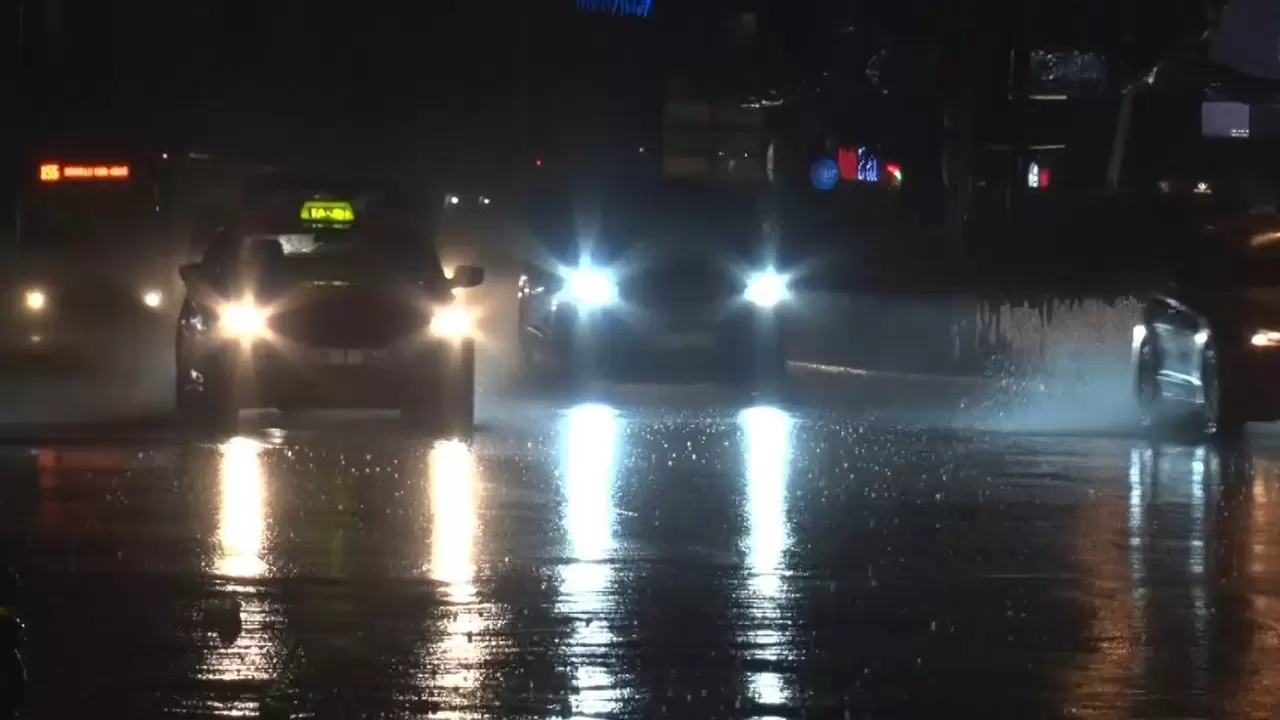 Ankara’da sağanak sonrası kanalizasyon taştı 1