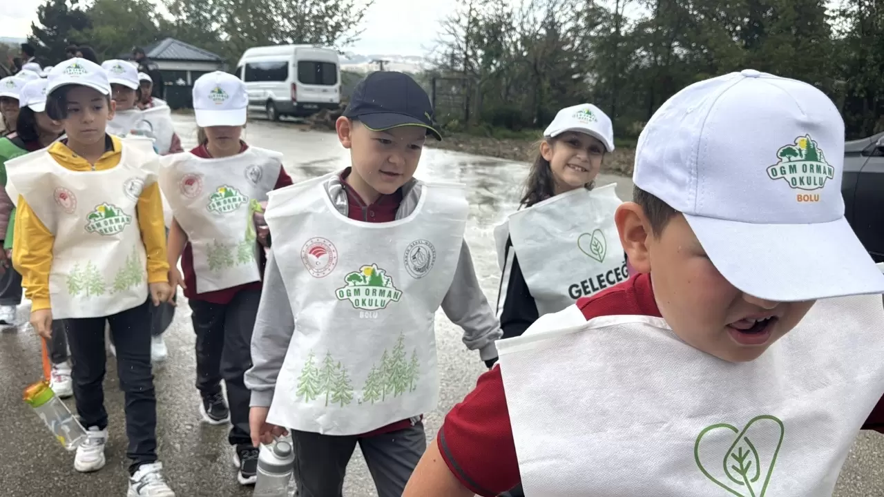 Bolu'da hayata geçirilen "Orman Okulu"nda minikler doğayla iç içe uygulamalı eğitim alıyor! 5