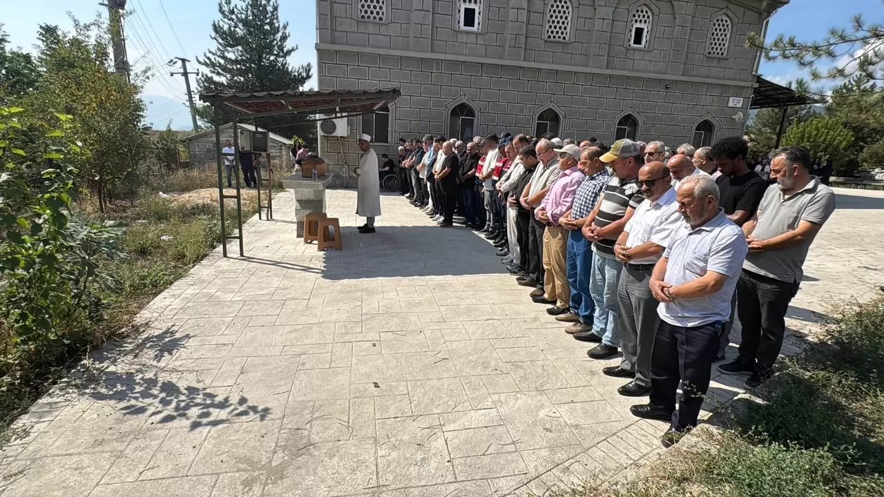 Umay bebeğin cenazesinde yürekleri dağlayan görüntü 3