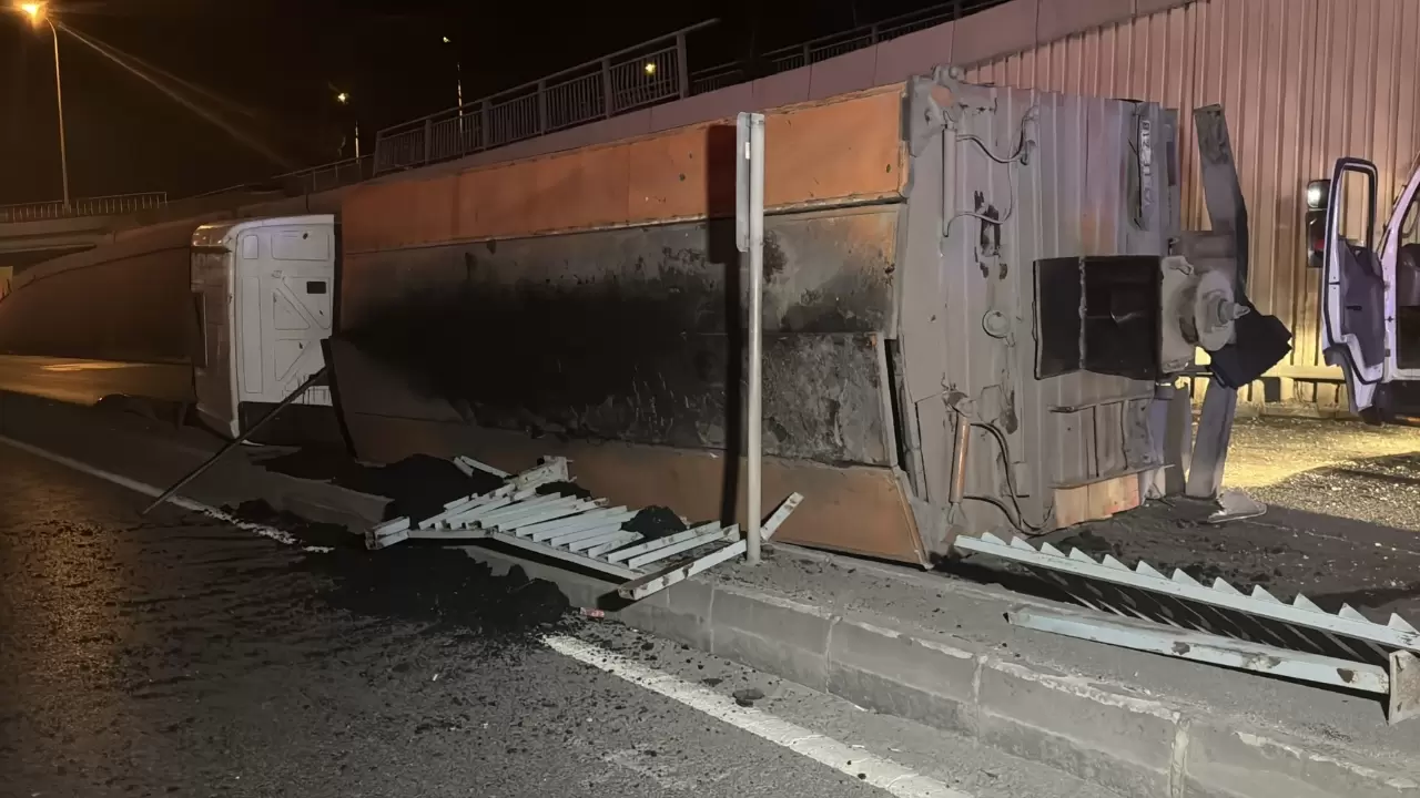 Virajı alamayan İBB asfalt kamyonu alt geçide uçtu, sürücü yaralandı! 2